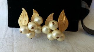 Vintage Jewellery Goldtone And Faux Pearl Clip On Earrings