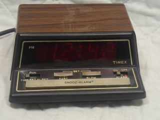 Vintage Timex Snooz - Alarm Clock Model 5208 - 5l -