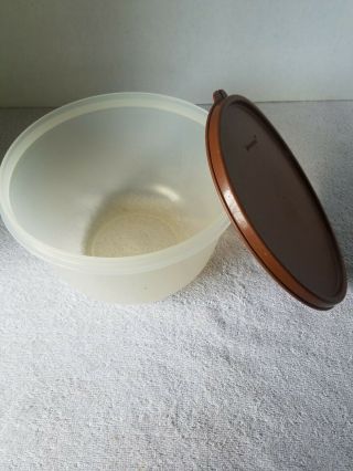 Vintage Tupperware 1701 8 1/2 Cups Shear Bowl With Brown Lid