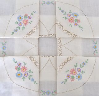 Vintage Pretty Floral Hand Embroidered Tablecloth Linen & Lace Drawn Thread Work