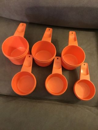 Vintage Tupperware 6 - Piece Nesting Measuring Cup Complete Set Orange