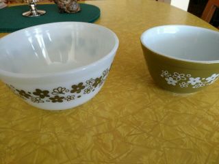 Vintage Pyrex Spring Blossom Green Crazy Daisy Mixing Bowls