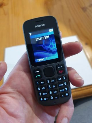 Nokia 100 Vintage 2g Bluetooth Mobile Phone Snake 3 