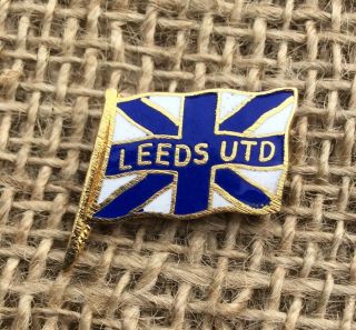 Vintage Leeds Utd Union Jack Football Enamel Pin Badge