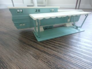 Tyco Train Vintage Camper Trailer With Awning - Turquoise