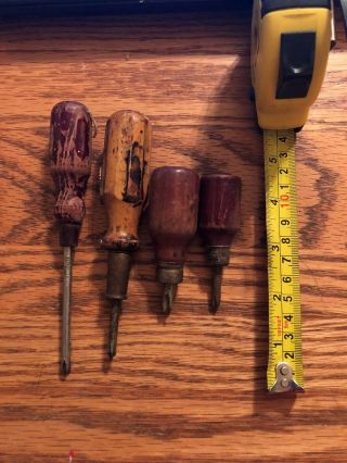 4 Vintage Stubby Wooden Handle Screwdrivers.  3 At 1 " Or Less & 1 At 3 "