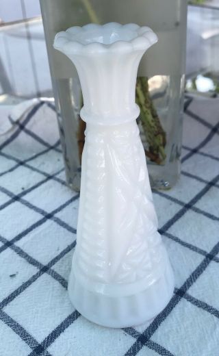 Vintage Anchor Hocking Milk Glass Bud Vase Stars & Bars Pattern 6 "
