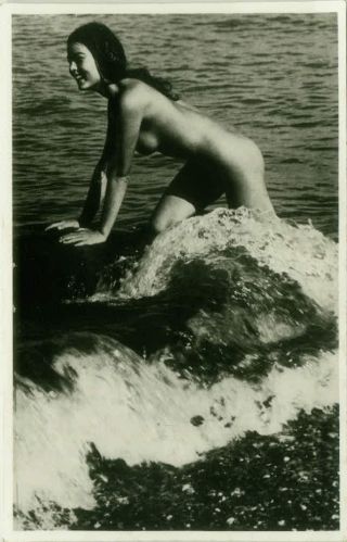 1950s/60s Vintage Risque Amateur Photo - Nude / Naked Woman (43)
