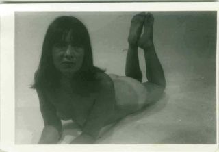 1950s/60s Vintage Risque Amateur Photo - Housewife Woman - Naked - Nude (62)
