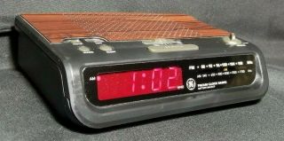 Vtg Ge 7 - 4613b Am/fm Digital Clock Radio Alarm Snooze Great