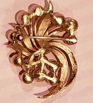 Signed TRIFARI Vintage Gold Tone Leaf Flower Faux Pearl Brooch Pin 5