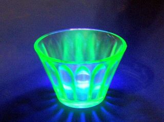 Vintage Green Depression Vaseline/uranium Glass Custard Dish