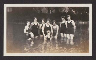 1932 Group Women Swimming W/unhappy Daughter Old/vintage Photo Snapshot - A66