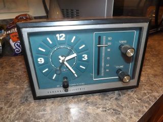 Ge Vintage Alarm Clock Radio - Wood Grain - Model 7 - 4728a General Electric