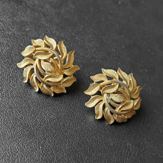Signed Crown Trifari Vintage Gold Tone Leaf Flower Retro Clip Earrings W121
