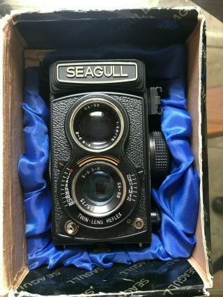 Seagull medium format Twin - lens camera with vintage strobing flash 2