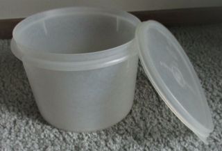 Vintage Tupperware Classic Round Canister 263 5 Cups With Seal Opaque Sheer