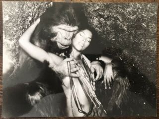 1380 Vintage Bizarre Photo Nude Girl With King Kong Gorilla From 80 