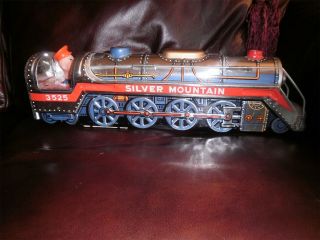 Vintage Silver Mountain 3525 Tin Train Battery Operated Not Needs Wheel