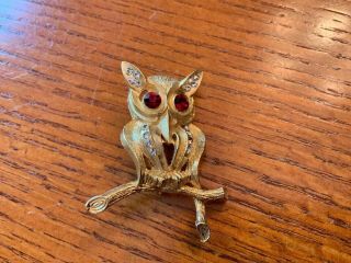 Adorable Vintage Weiss Owl Pin Gold Tone Red Rhinestone Eyes