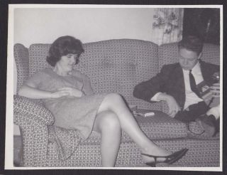 Couch Lady Crossed Legs Heels Guy Camera Old/vintage Photo Snapshot - P165