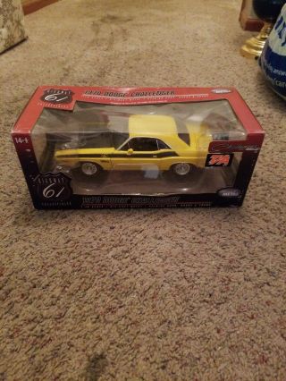 Highway 61 1/18 1970 Dodge Challenger T/a (yellow)