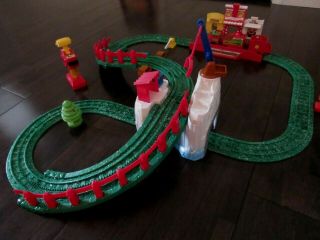 Fisher Price Geotrax North Pole Express Remote Christmas Train Set Motorized