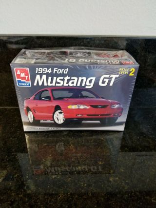 Amt 1994 Ford Mustang Gt 1/25 Scale Car Model Kit