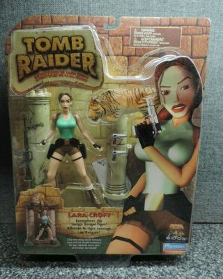 Playmates Lara Croft Tomb Raider Action Figure Carded 1995