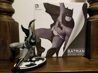 Dc Collectibles Batman Black And White Statue Designed By Bryan Hitch