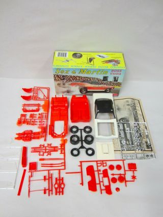 Jo - Han Sox & Martin Boss Hemi Cuda 1/25 Scale Model Kit Open Box Started
