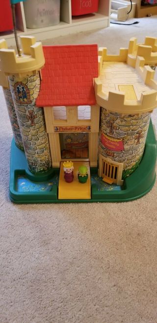 Vintage 1974 FISHER - PRICE Play Family 993 CASTLE PLAYSET.  Comes with 2 people. 2
