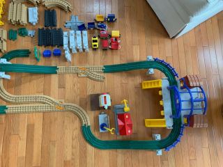 Fisher - Price Geotrax Rail & Road Grand Central Station Plus