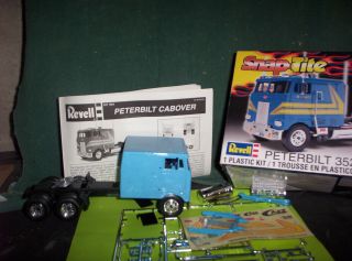 Revell 1/32 Scale Peterbilt 352 Cabover Model Truck - - Oldie