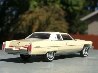 Auto World 1976 Cadillac Coupe Deville 1:64 Diecast With Rubber Tires Car