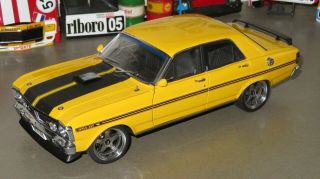 1:18 Classic Carlectables 1971 Ford Xy Falcon Gt - Ho Phase Iii - Yellow Glow