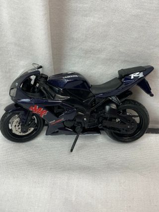 Maisto 1:18 Scale Motorcycle Yamaha R1 Black