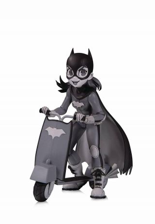 Dc Collectibles Artists Alley: Batgirl (black & White Variant) By Chrissie Zullo