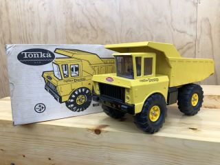 Vintage 1970s Mighty Tonka Dump Truck Pressed Steel Yellow 3900 W/box