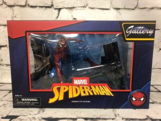 Diamond Select - Marvel Gallery Spider - Man Comic Webbing Pvc Figure