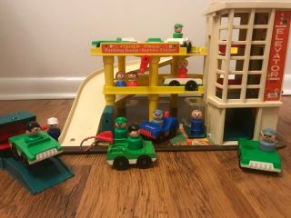 Vintage 1970 Fisher Price 930 Play Family Action Garage With Cars And People