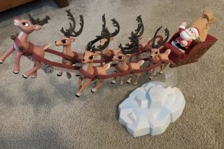 2009 Rudolph The Red Nosed Reindeer Santa Musical Sleigh Display Play Set Euc
