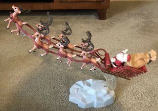 2009 Rudolph the Red Nosed Reindeer Santa Musical Sleigh Display Play Set EUC 2