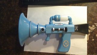 Minions Despicable Me 3 Fart Gun Blaster Toy Bubble Gum Scent Out Of Smell