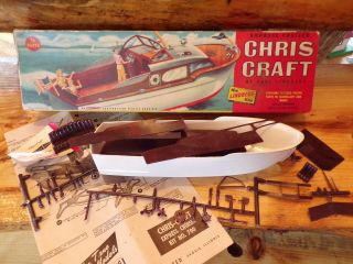 Vintage Lindberg Chris Craft Express Cruiser Model Boat