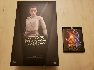 Hot Toys Movie Masterpiece Rey Star Wars The Force Awakens & Blu Ray