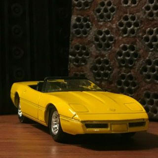 Solido 1/43 Scale (1984 - 1996) Corvette C4 Convertible - Diorama Model 1514 3