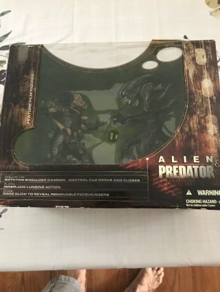 Alien & Predator Movie Maniacs Series 5 Deluxe Box Set Mcfarlane Toys 2002