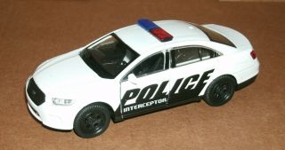 1/43 Scale Ford Taurus Police Interceptor Sedan Diecast Model Welly 43671 White