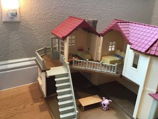Littlest Pet Shop/ Small Doll House,  Includes 1 Lps